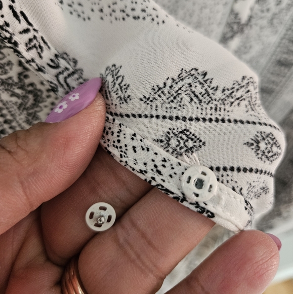 Dynamite Patterned Romper - Picture 5 of 7